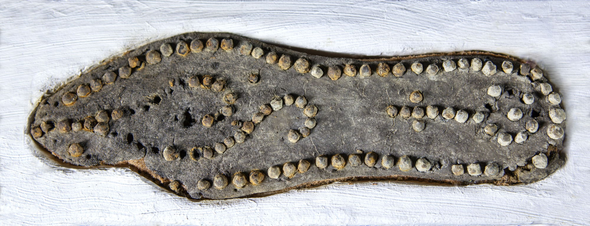 Semelle de chaussure cloutée en cuir © Site et Musée romains d'Avenches, photo NVP3D