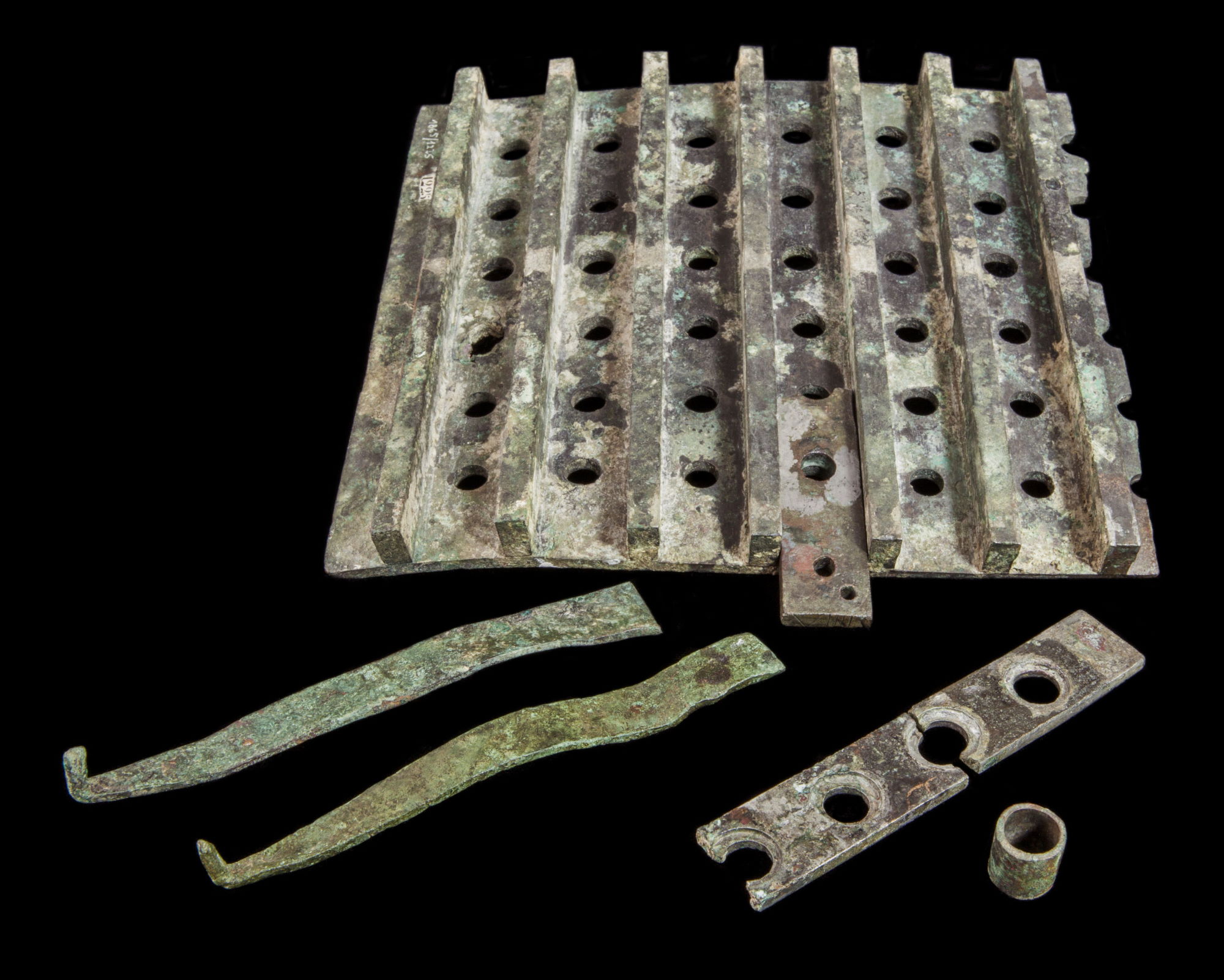 Eléments en bronze d’un orgue hydraulique © Site et Musée romains d'Avenches, photo NVP3D