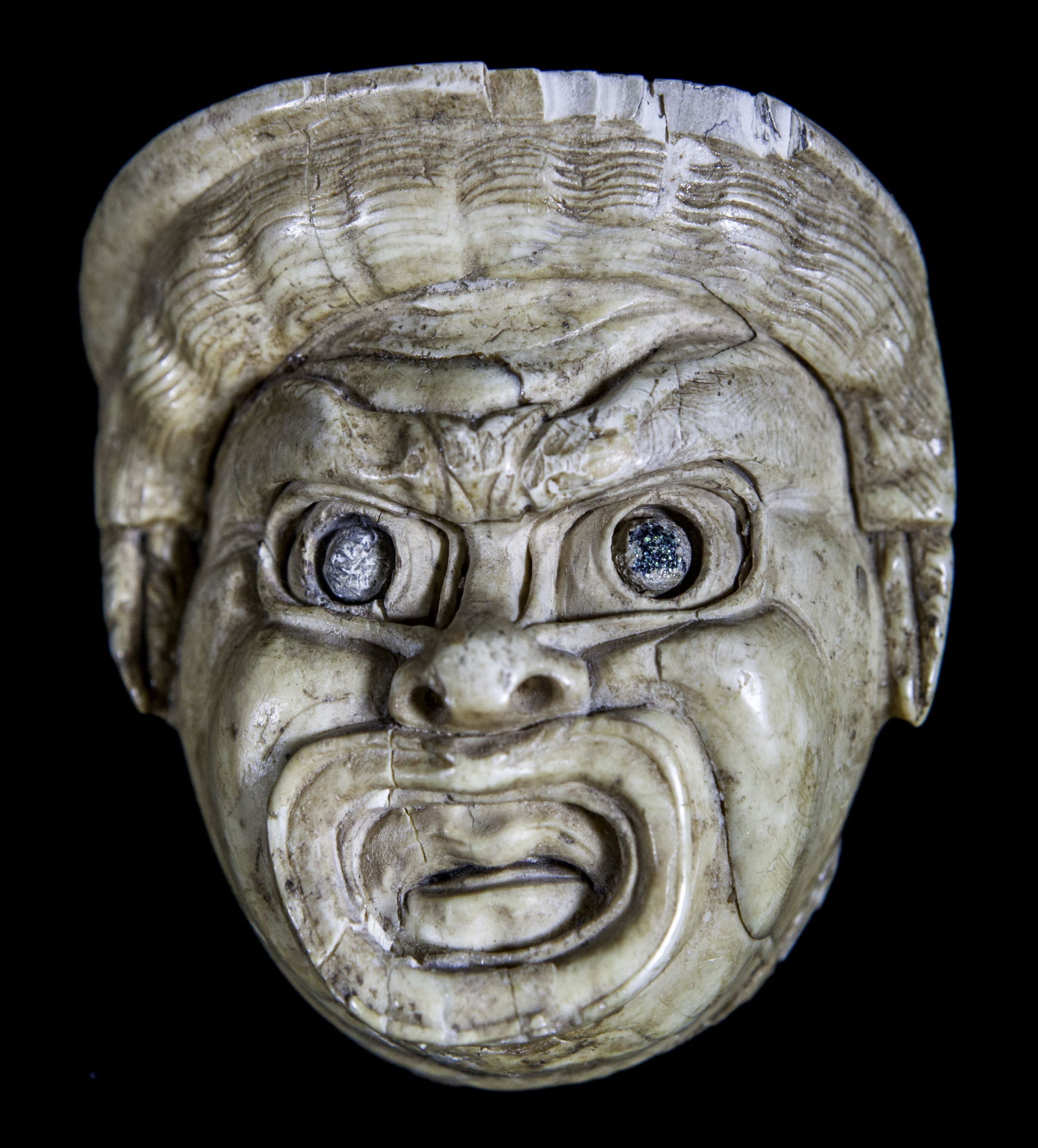 Boîte à bagues en ivoire représentant un acteur comique © Site et Musée romains d'Avenches, photo NVP3D