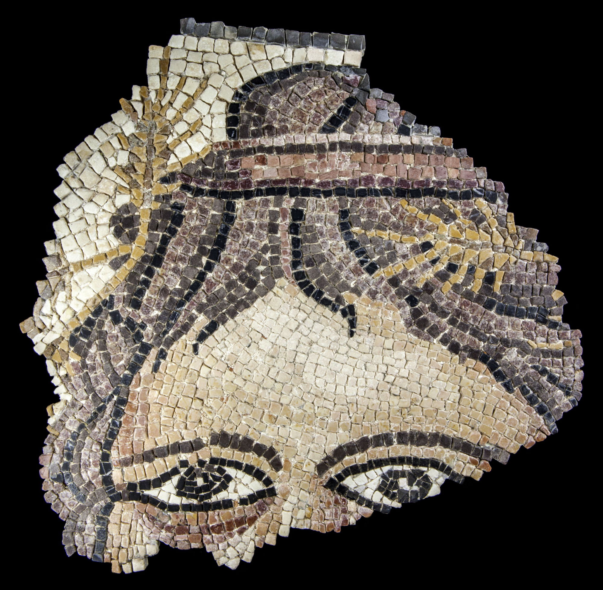 Mosaïque avec tête de femme (Eté) © Site et Musée romains d'Avenches, photo NVP3D