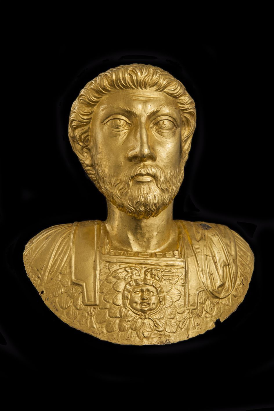 Buste en or de l’empereur Marc Aurèle (161-180 ap. J.-C.) © Site et Musée romains d'Avenches, photo NVP3D