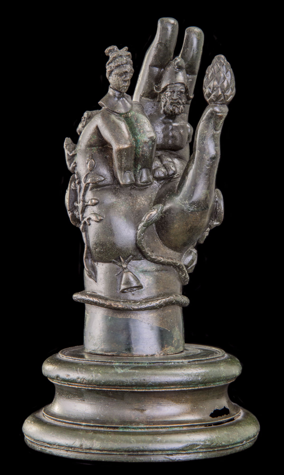 Main votive en bronze dédiée au dieu Sabazius © Site et Musée romains d'Avenches, photo NVP3D