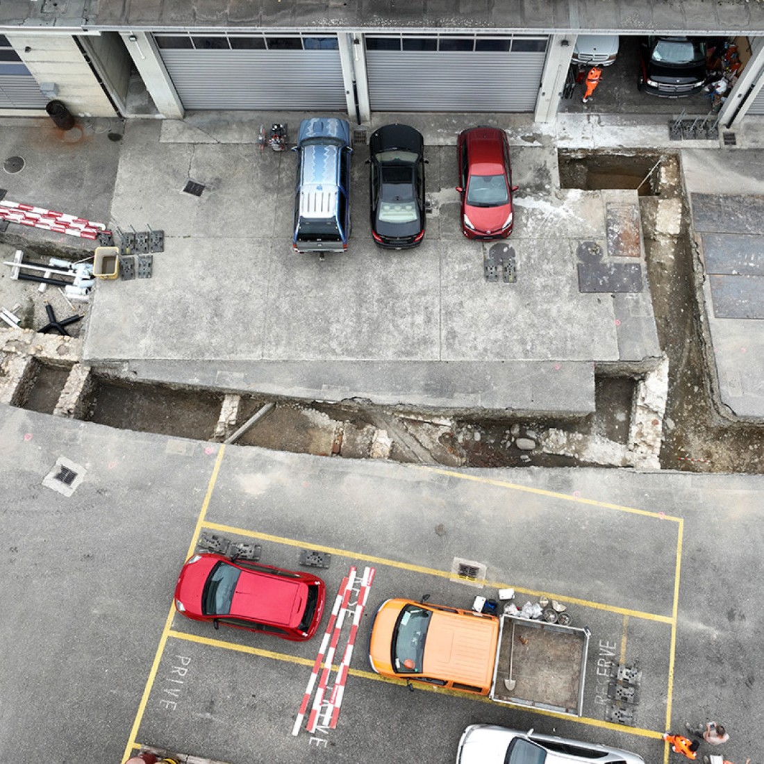 Les vestiges sont préservés à quelques centimètres sous le bitume