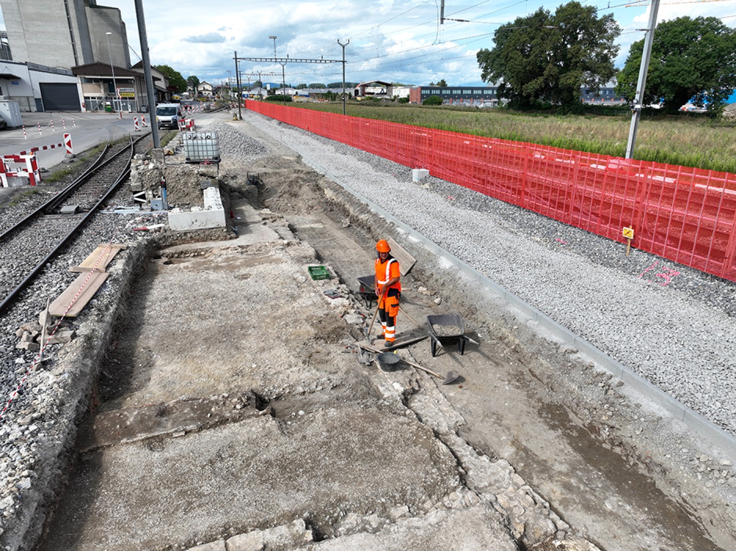 Les vestiges se trouvent à moins de 50 cm sous les aménagements ferroviaires
