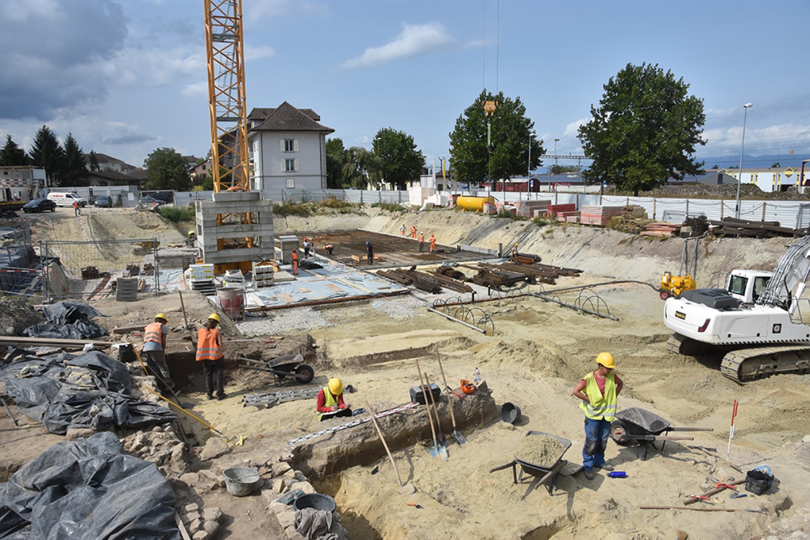 Cohabitation des fouilles archéologiques et du chantier de construction