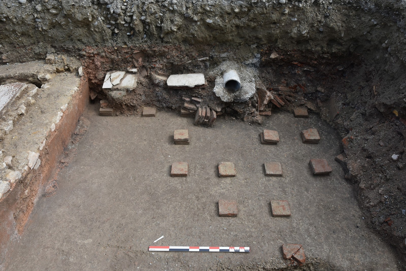 Fond de l'hypocauste jouxtant la pièce à la grande mosaïque