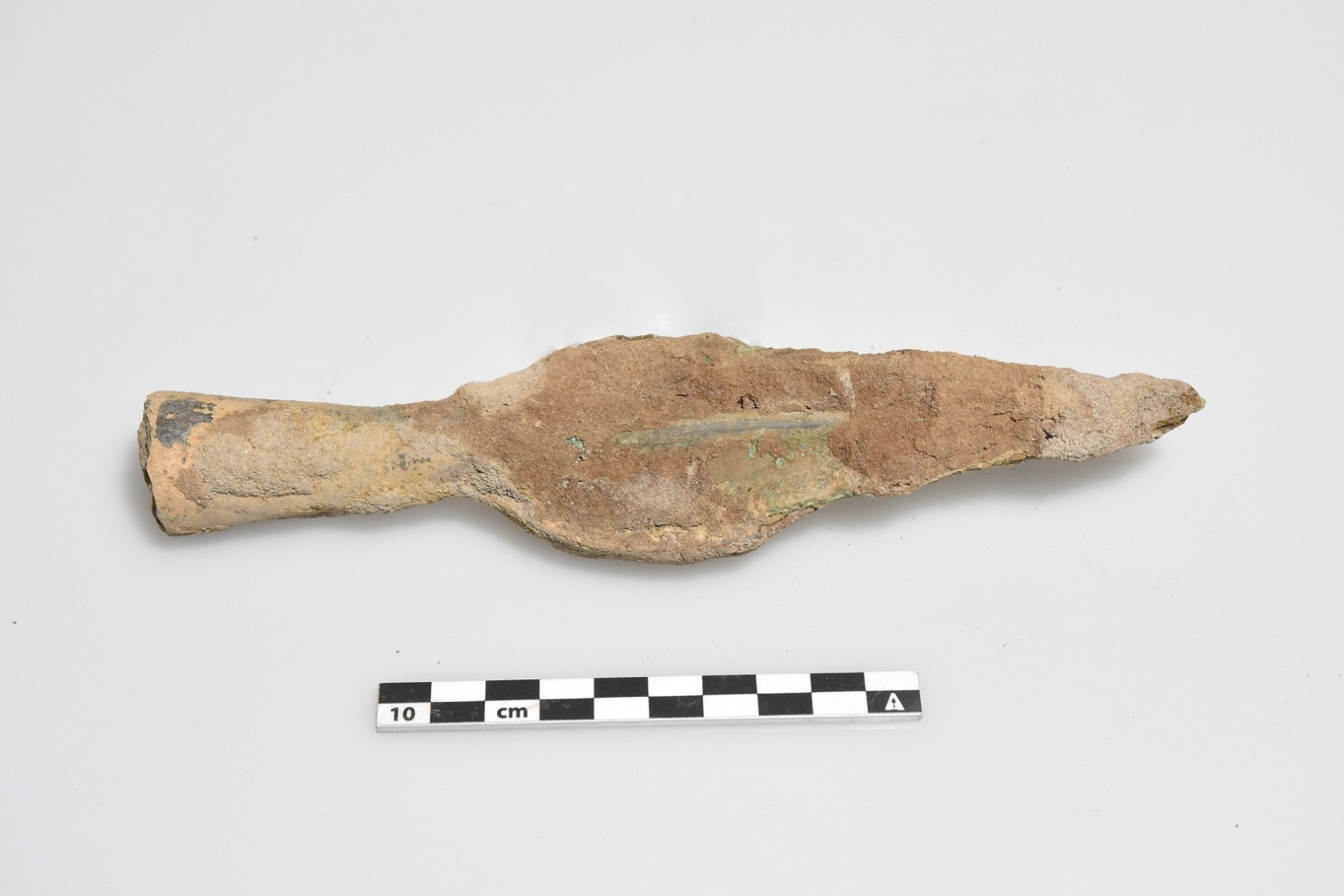 Pointe de lance en alliage cuivreux de l'âge du Bronze
