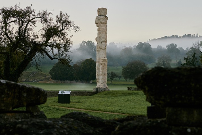 La colonne du Cigognier est la seule restée debout depuis près de deux mille ans
