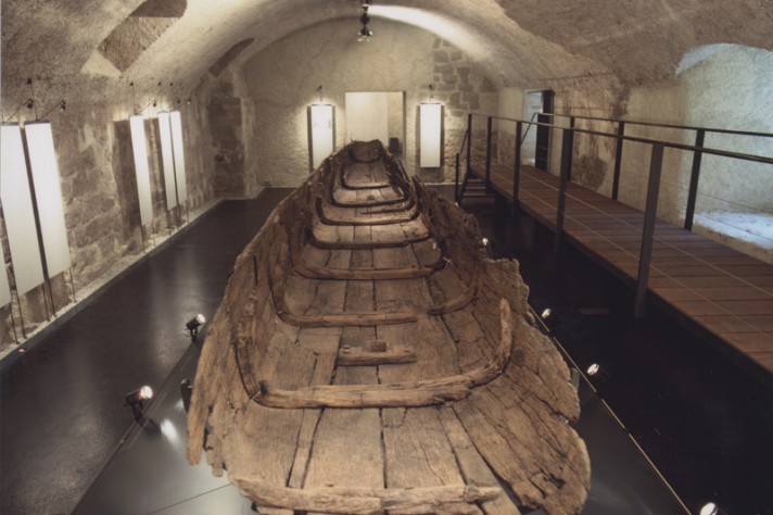 Embarcation antique exposée au Musée d’Yverdon et région