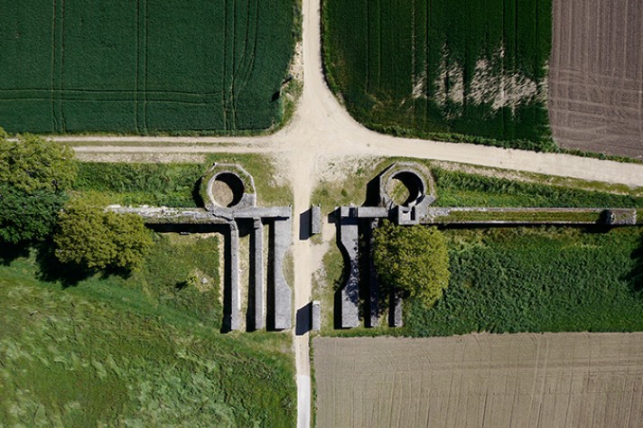 Vue zénithale de la porte de l'Est partiellement reconstruite dans la première moitié du 20e s. Photo NVP3D