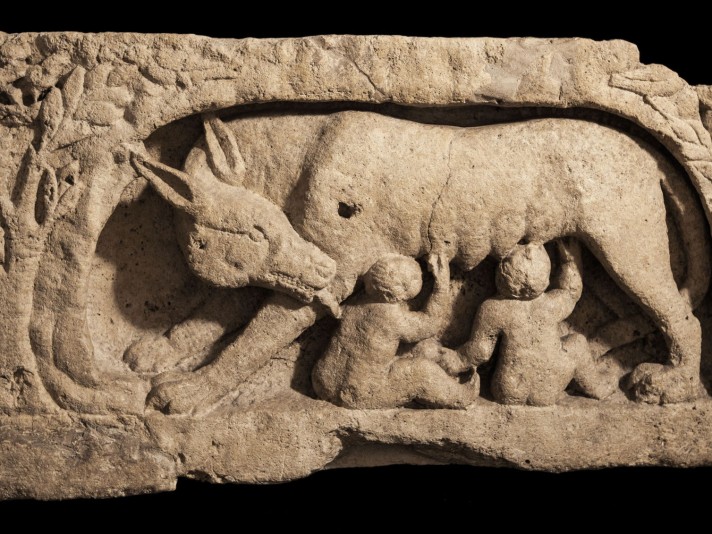 Relief représentant la louve romaine allaitant Romulus et Rémus © Site et Musée romains d'Avenches, photo NVP3D